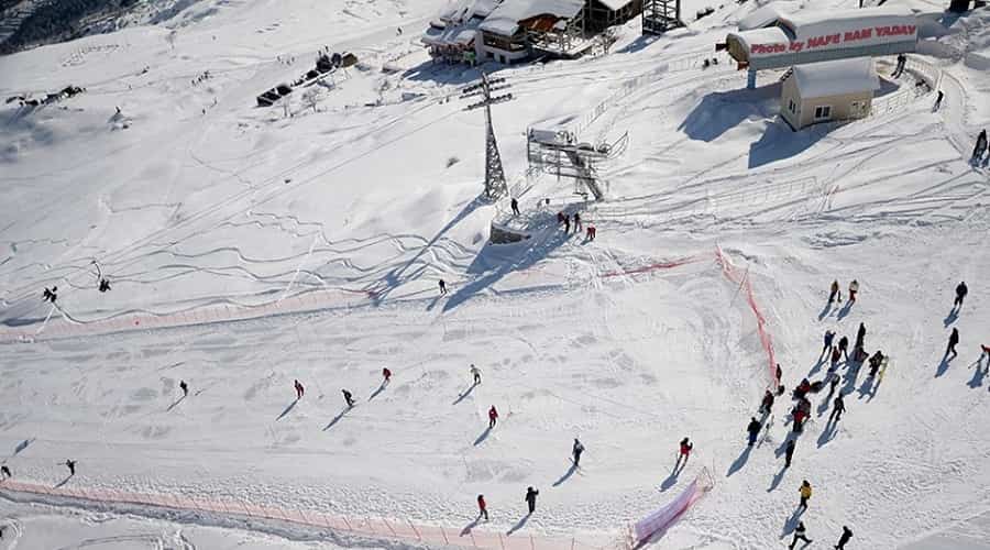 Skiing in Auli