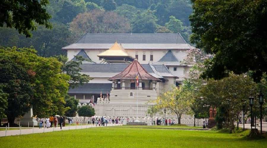 Temple of the Tooth, Kandy