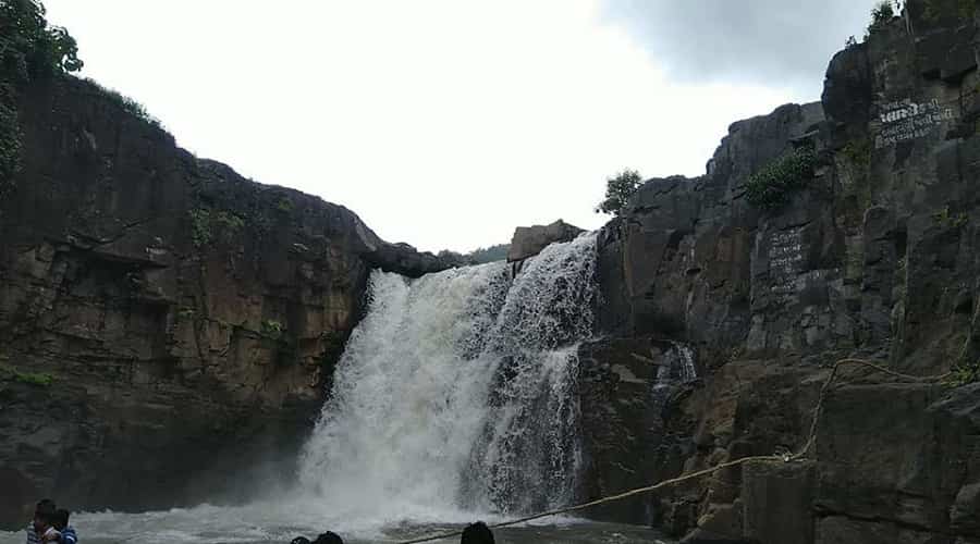 Zarwani Waterfall, Navagam