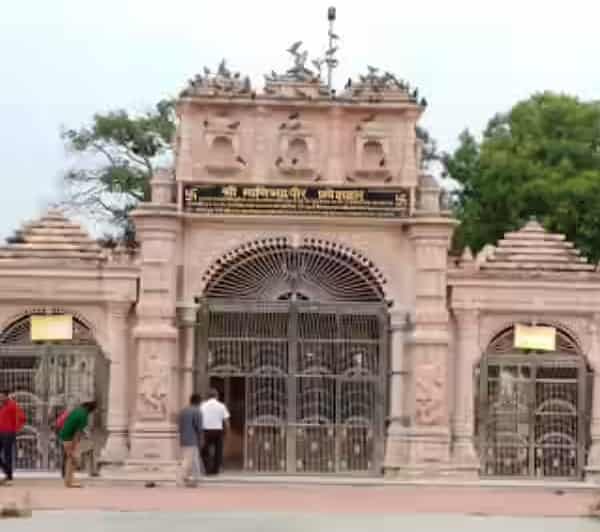 Shree-Manibhadra-Veer-Dada-Temple-Magarwada_-Palanpur