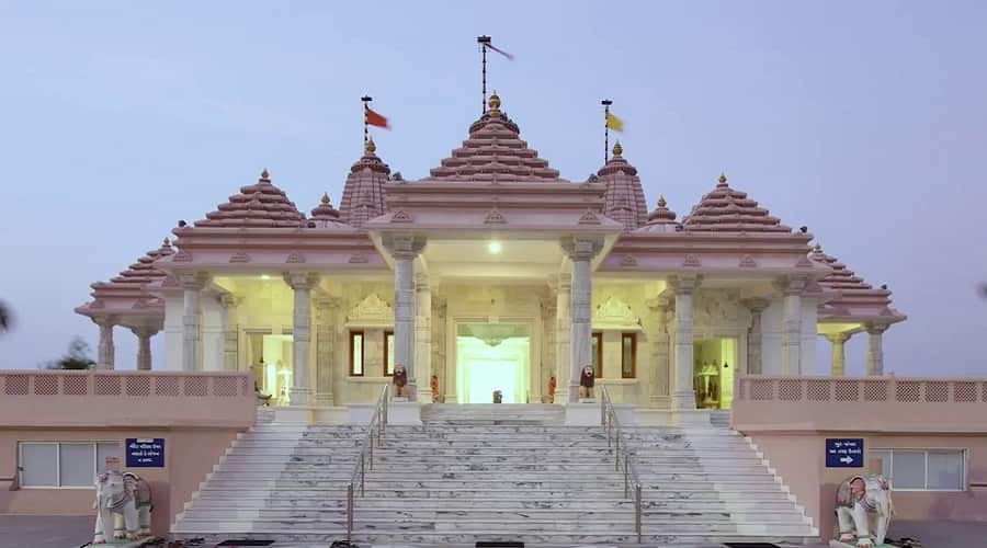 Trimandir Temple, Adalaj