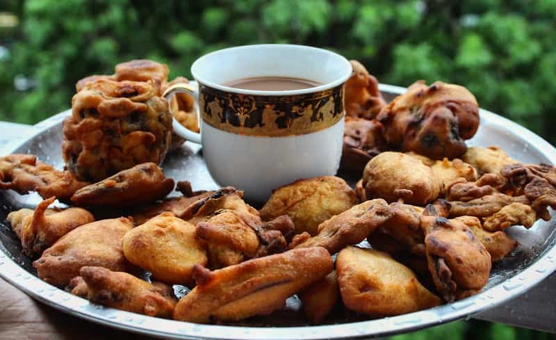 Chai and Pakoras in the Rains