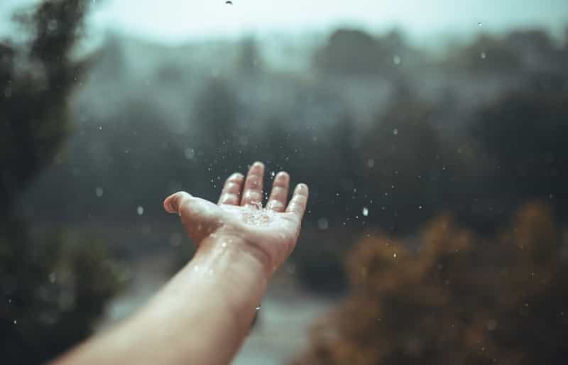 hand at rain photography