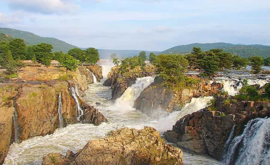 Hogenakkal Waterfalls,Tamil Nadu