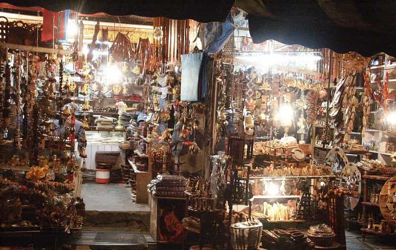 Shopping at Lakkar Bazaar