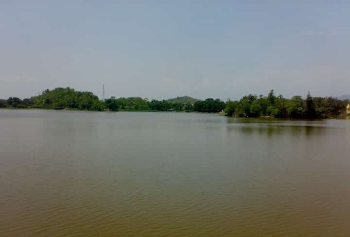 Surinsar Lake