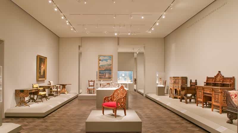 European Decorative Arts Collection in Art Institute of Chicago